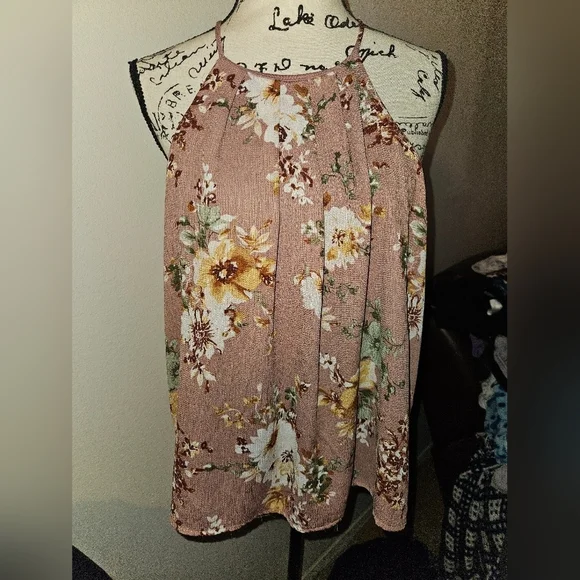 I Joah Womans Floral Top - Picture 2 of 8